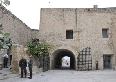 Rodaje en el Castillo de Santa Bárbara la serie "Dime Quien Soy"  Netflix Movistar Series